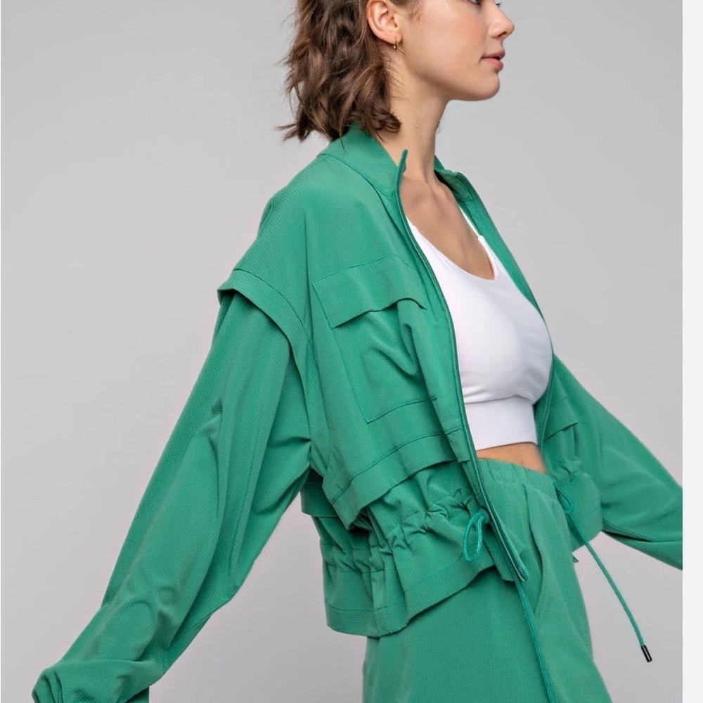 Rae Mode green Crinkle Woven Cropped Jacket size M